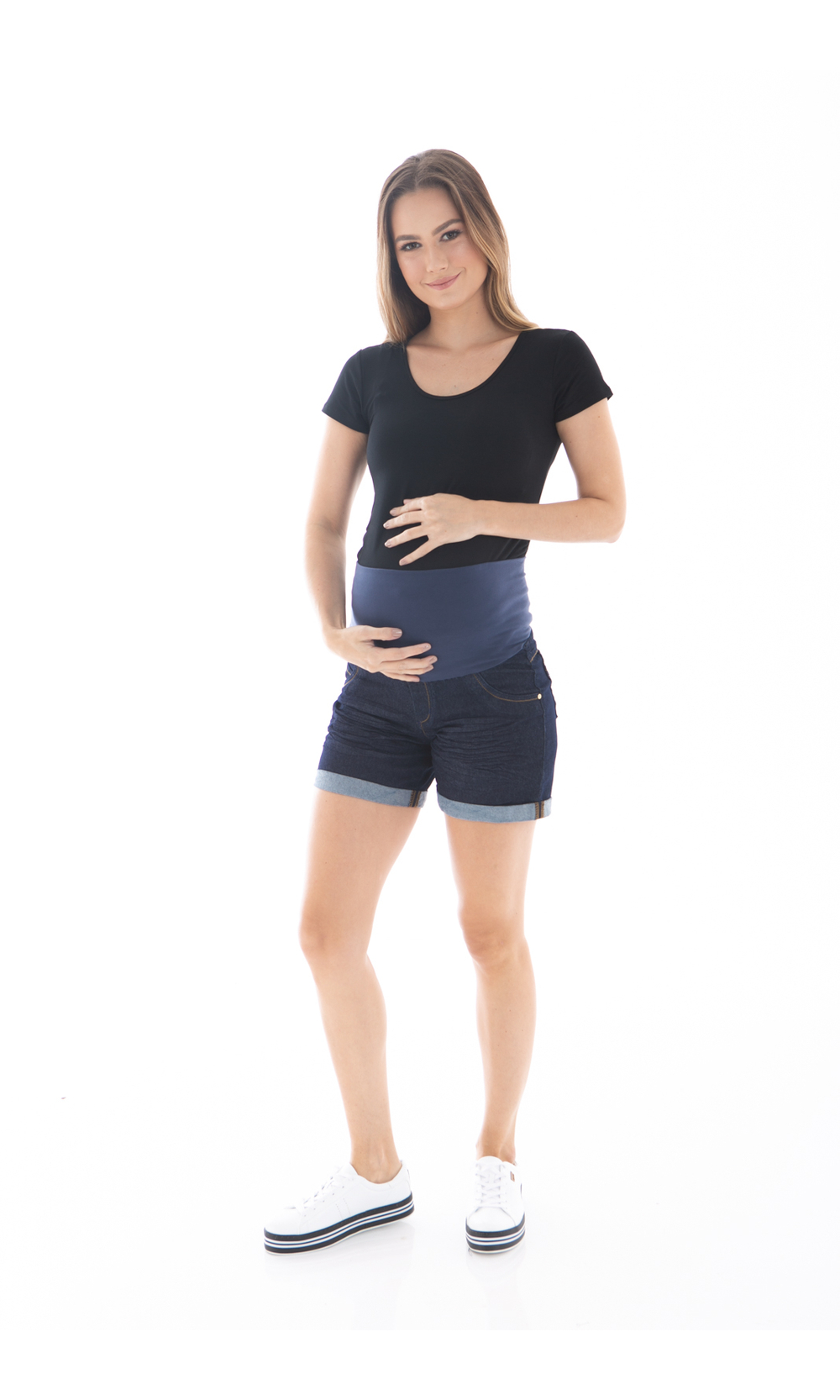 Short Jeans Gestante Adele, com cós em suplex proporcionando conforto e  sustentação.