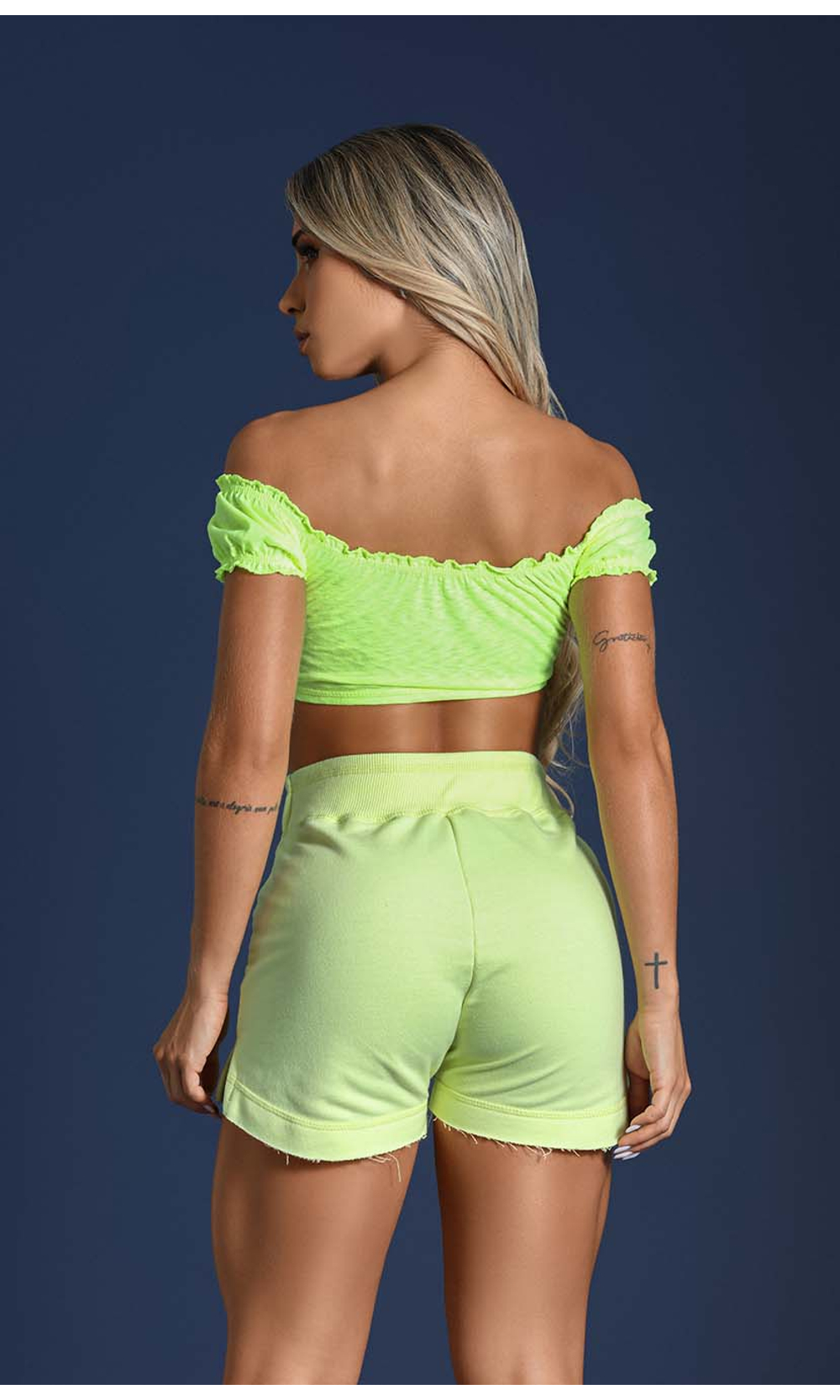 conjunto cropped e short neon